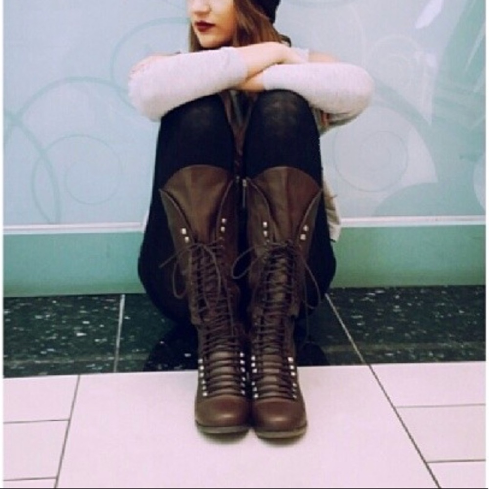 Brown Military Knee Length Lace Up Flat Boots - Picture 6 of 7